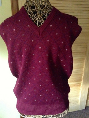 ... Italian Wool Vest, Wine color size M, Boundary Waters, Made in Italy