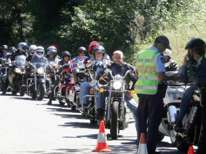 Barry O'Farrell called on to back the war against bikies with new laws ...
