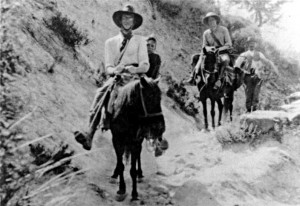 ... .wikimedia.org/wiki/File:Charles_Bean_and_Ellis_Ashmead-Bartlett.jpg