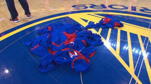 Clippers stage silent protest