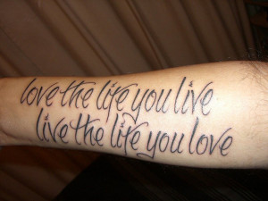 to this arm quote tattoo about living life 100 % and loving all of it