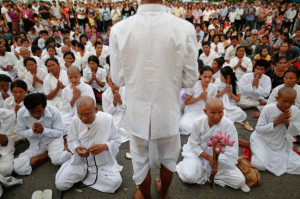 pray as they mourn the late former Cambodian King Norodom Sihanouk ...