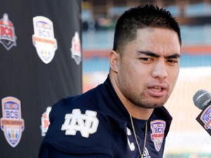 PHOTO: Notre Dame linebacker Manti Te'o answers a question during ...