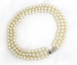 Strand Jackie O inspired pearls! As her famous quote states 