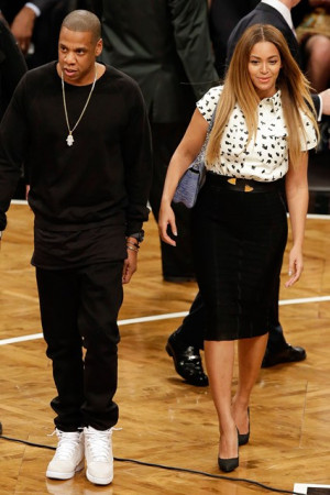 Jay-Z-and-Beyonce_glamour_9dec14_pa_b_426x639.jpg