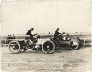 Ten Mile Race between Henry Ford (in No.4) and Alexander Winton at Old ...