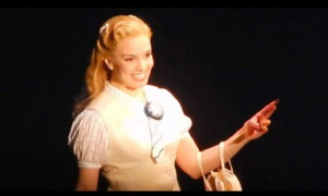 Kara Lindsay as Glinda in the Second National Tour of Wicked: Broadway ...