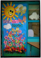 En primer lugar algunas ideas para decorar la puerta del aula: