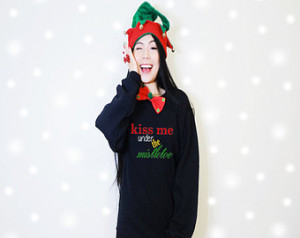 Kiss me under the mistletoe Christm as Holiday Fleece Sweatshirt (Ugly ...