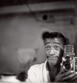 Sammy Davis Jr. se tomaba selfies antes de saber qué era una selfie: