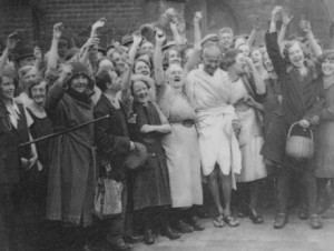 Gandhi with textile workers in England on September 26, 1931. {PD}