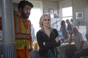 ravi-and-liv-at-work-izombie-s1e3.jpg