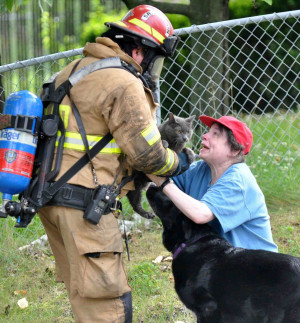Fire Fighter Saves & Returns a Cat To a Devasted & Worried Woman