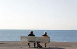 Des retraités à Nice en février. Les pensions du régime de base ...