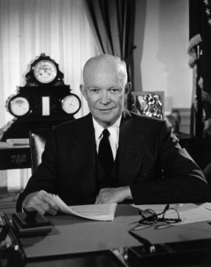 Eisenhower en el salón Oval de la Casa Blanca .