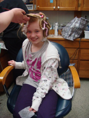 Sierra in hair and make up on the set of Ramona and Beezus