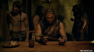 Dustin Clare es Gannicus en 39 Spartacus Dioses de la arena 39