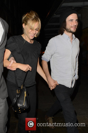 sienna-miller-tom-sturridge-sienna-miller-and-tom_3799826.jpg