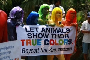 Photo: PETA Asia Pacific anti-zoo demonstration by body-painted people ...