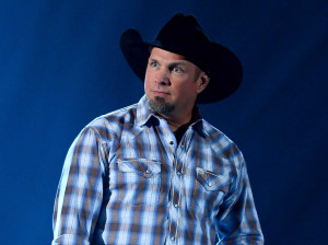 Garth Brooks’s Ex-Partner Suing Him For Being ‘Paranoid’ And ...