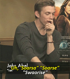 lmao mygif The Host Jake Abel max irons idk it sounded like he said ...