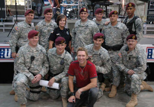 Craig Morgan and troops