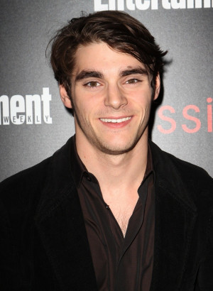 Related Pictures rj mitte picture 30