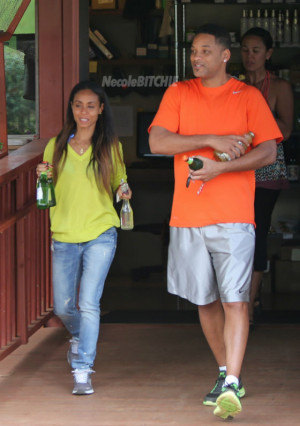 Jada-Pinkett-Smith-and-Will-Smith-Hawaii-2.jpg