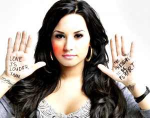 Demi Lovato : Love is louder than the pressure to be perfect
