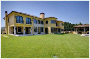 Beautiful 11 million USD worth house that belongs to Kim Kardashian.