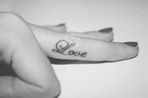 Bampw-black-and-white-finger-finger-tattoo-fingers-favim