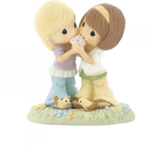 Precious Moments Figurines Are a Great Gift For Mothers, Grandmothers ...