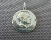 Very old Medal with Léon Blum on one side and Paul Faure on the other ...