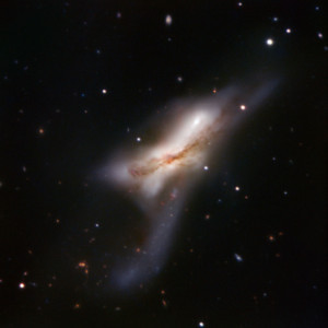 Welten im Zusammenstoß: NGC 520
