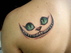Un beau tatouage du chat de Cheshire (d’Alice au pays des merveilles ...