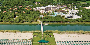 Xanadu Resort aerial view and beach