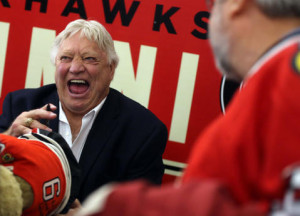 Bobby Hull Signs Autographs