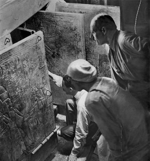 Howard Carter opens the grave of Tut Ench Amun. Egypt 1922