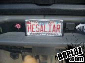 hes-a-liar-funny-license-plate