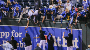 Kansas City Royals players greet fans following Game 3 of baseball's ...