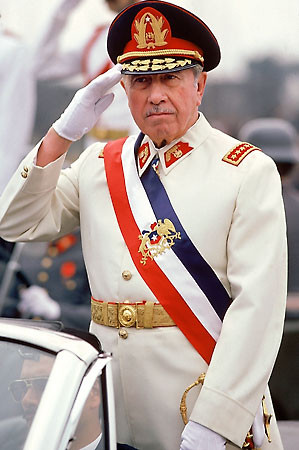 Biografia: Augusto Pinochet