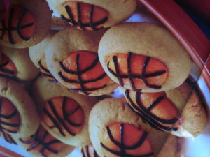... http://www.luuux.com/design/march-madness-basketball-designed-cookies