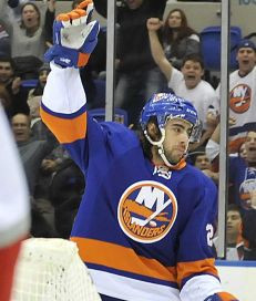 Matt Moulson and Islanders' fans celebrate his first-period goal ...