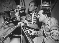 Fritz Lang (a destra) ed il cameraman Curt Courant