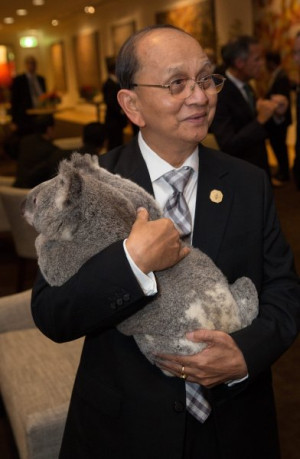 liegt der Koala bei Burmas Pr sident Thein Sein im Arm