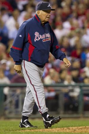 Can an MLB manager wear a suit or sweats instead of a uniform?