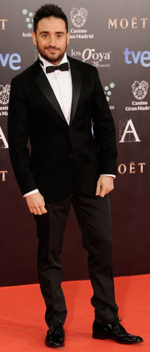 gris oscuro emporio armani combinado con una camisa plomo y picture