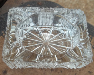 vintage glass small oval center ash tray housewares