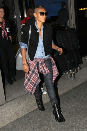 Jada Pinkett-Smith Turns The Tables On The Willow Smith Photo Scandal ...