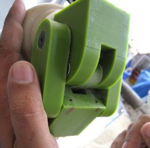 The Jairpurknee is made of five plastic pieces and four fasteners for ...